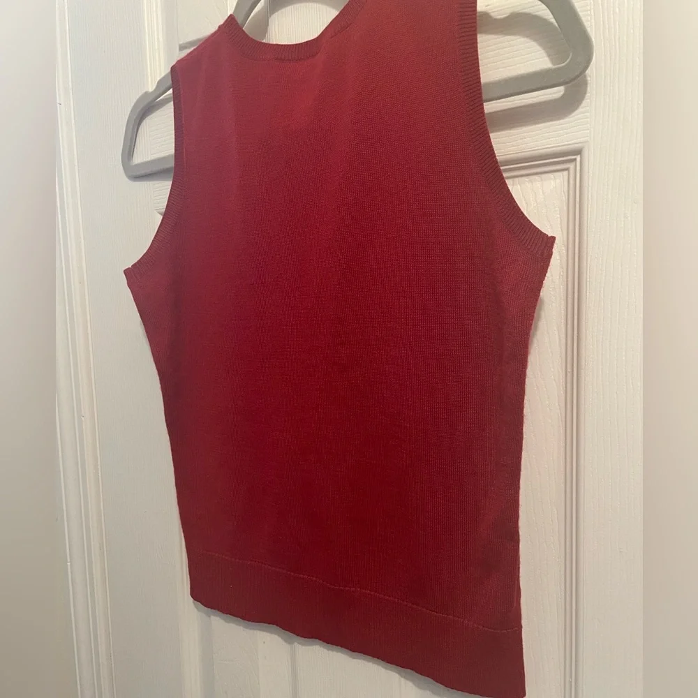 Classic Red Sleeveless Top - Picture 4 of 4